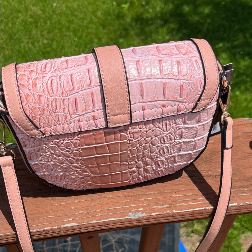 Chic Pink Croc-Embossed Crossbody Bag with Pouch - Picture 4 of 6